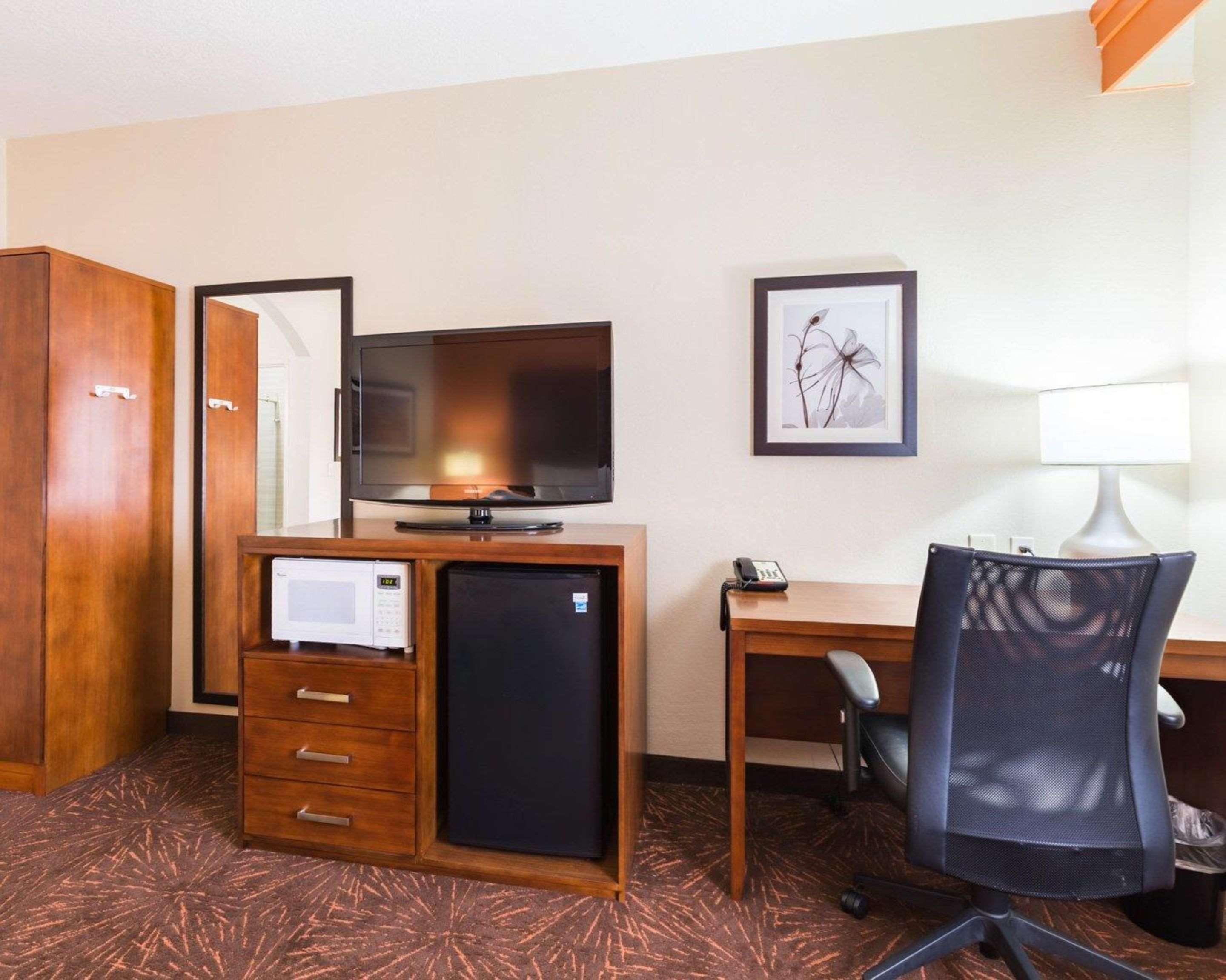 Econo Lodge Inn&Suites East Houston Exterior foto